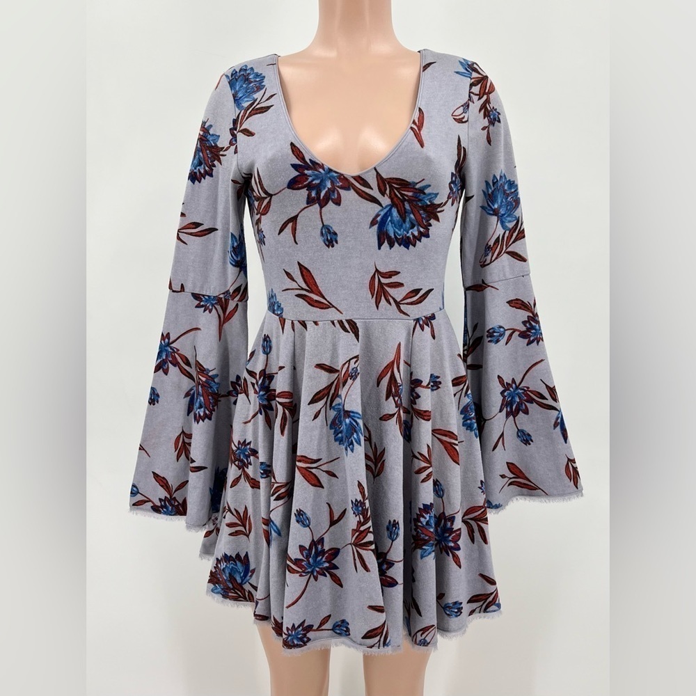 Urban Outfitters Kimchi Blue Floral Knit Bell Sleeve Dress Size Medium